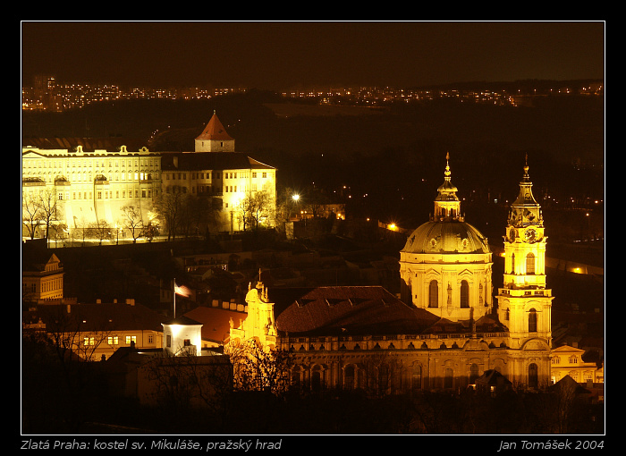 Kostel sv. Mikuláše a Pražský hrad z Petřína